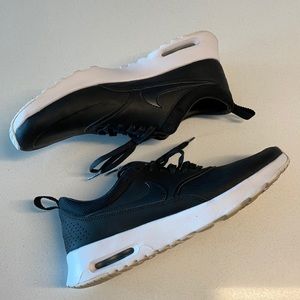 Nike Air Max Thea Black Leather size 8 Like New